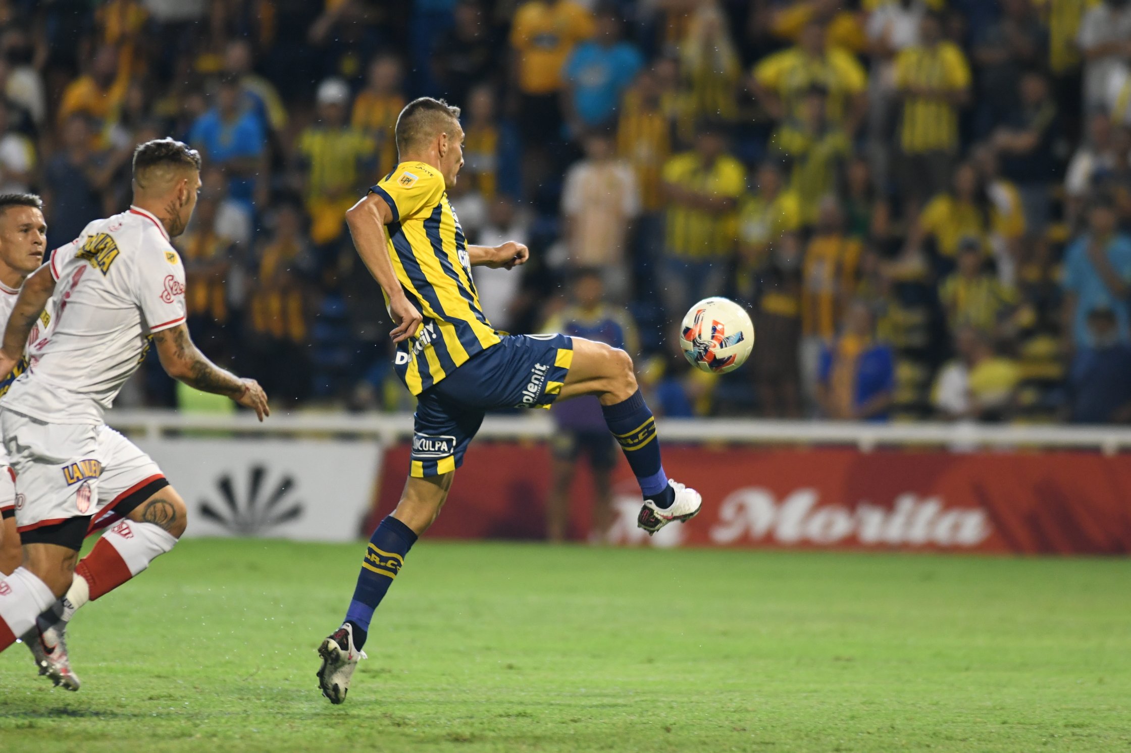 Rosario Central tỏ ra yếu vía khi chơi xa nhà